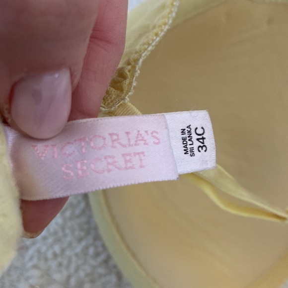 Victoria’s Secret Push Up with Lace Straps 34C - Picture 3 of 3